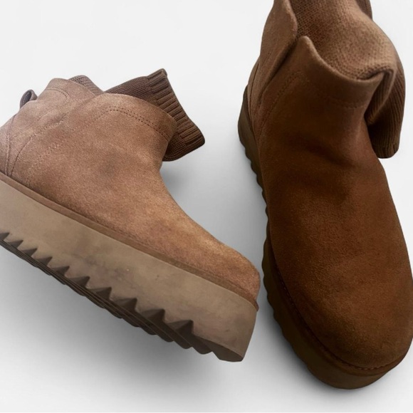 UGG Shoes - Women’s UGG’s sock boots size 8 Preowned